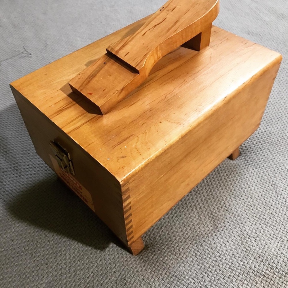 COPY - Kiwi Shoe Polishing Station